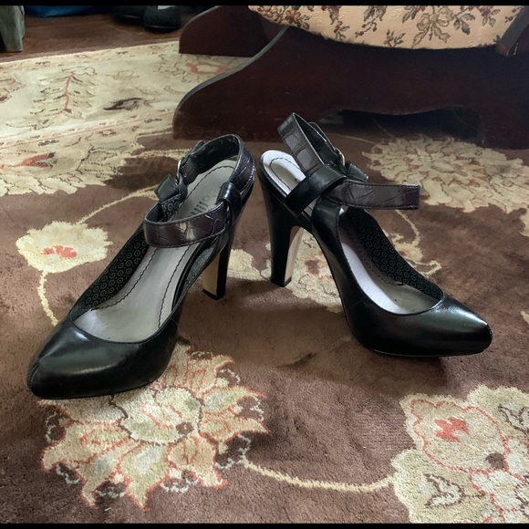 DollHouse sling back 4” pumps - Picture 1 of 5